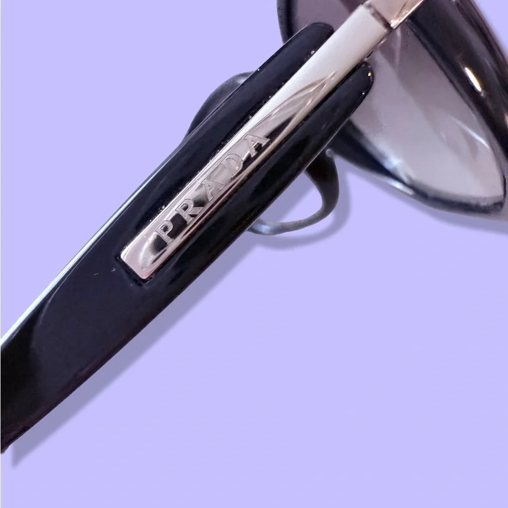 Prada‎ Black Sunglasses with Cream Case - Picture 2 of 5